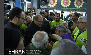 حضور شهردار تهران در نماز جماعت و زیارت عاشورا و صرف صبحانه در جمع خدام‌الحسین  2