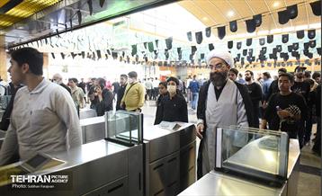 خدمات شرکت بهره برداری مترو تهران به شرکت کنندگان در مراسم ارتحال امام خمینی(ره) 11