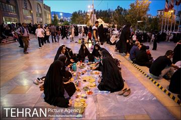 افطاری ساده در حاشیه نمایشگاه قرآن 13