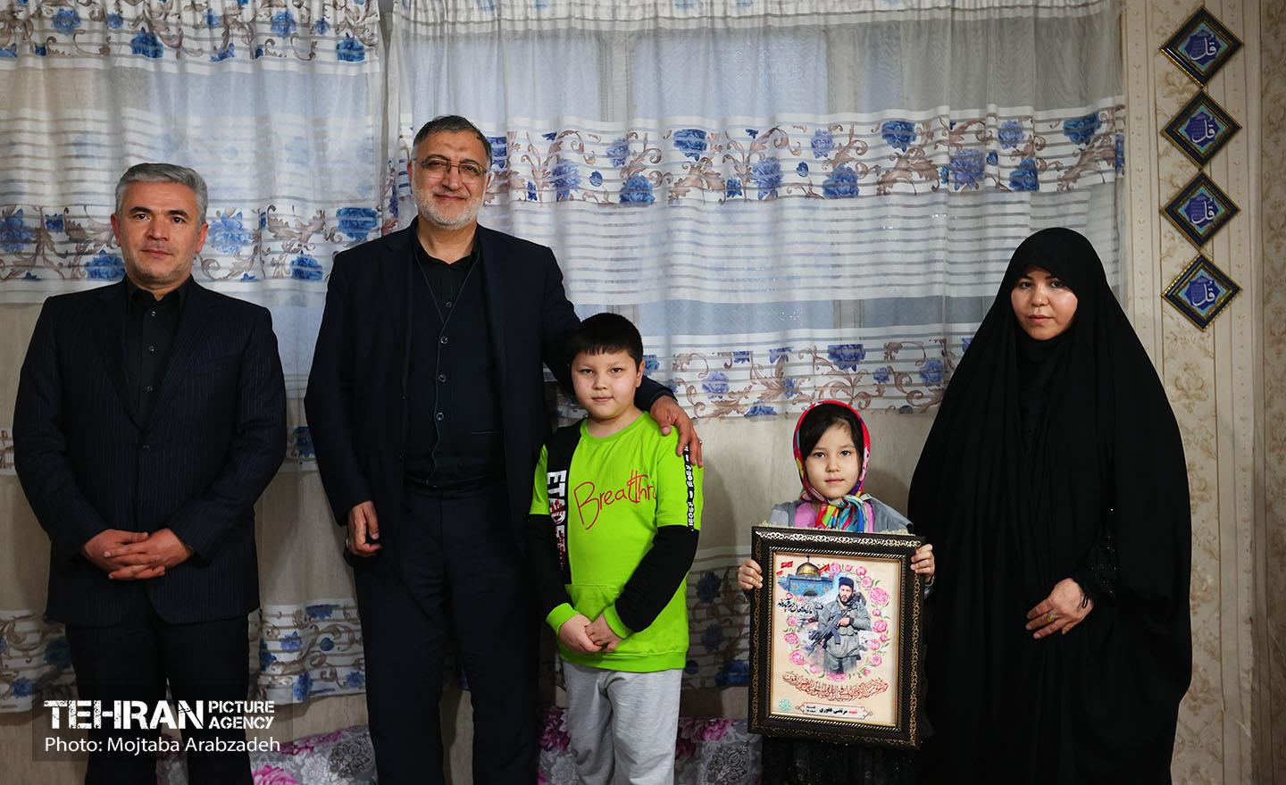 قرار خدمت؛ دیدار شهردار تهران با خانواده شهید مرتضی غفوری 12