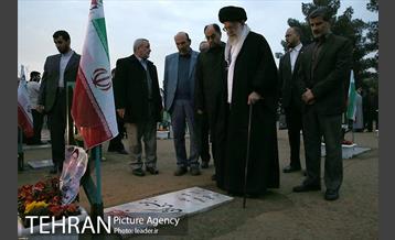 حضور رهبر انقلاب در مرقد مطهر امام راحل و گلزار شهدای بهشت زهرا 11