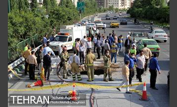 انجام عملیات ترمیم و بازسازی نشست زمین بزرگراه صیاد شیرازی 11