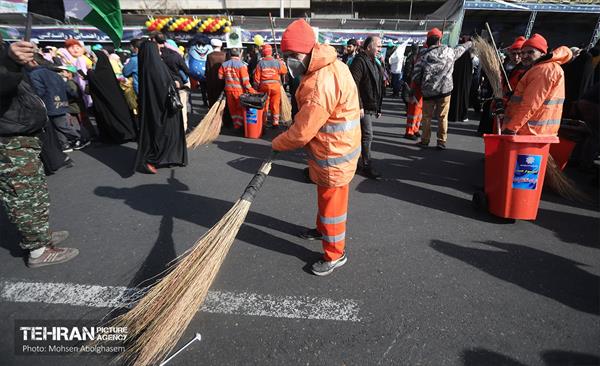 خدمات شهرداری تهران در پایان راهپیمایی ۲۲ بهمن - ۲ 31