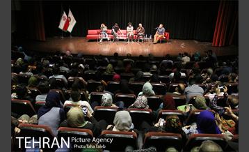 نشست نقد و بررسی فیلم ابد و یک روز فرهنگسرای ارسباران 4