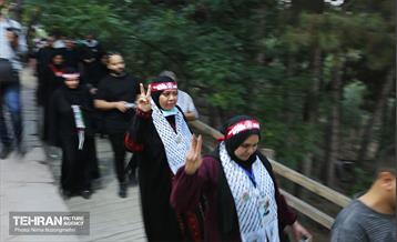 اهتزاز بزرگترین پرچم فلسطین جهان در تهران 10