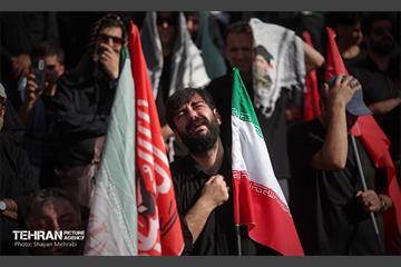 اقامه نماز بر پیکر آقای شهید ایران - 3 19