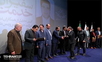 آیین تجلیل از همکاران نمونه شرکت خودرو سرویس شهر 9