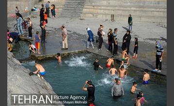 تابستان گرم  در چشمه علی 27