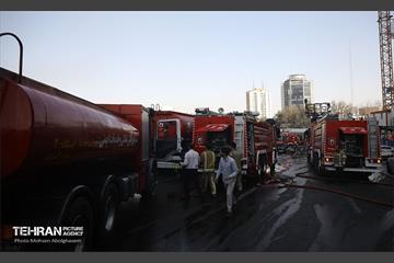 اطفای حریق ساختمان نیمه کاره در بزرگراه نیایش 8