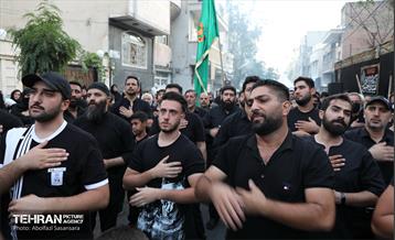 حضور شهردار منطقه هشت در مراسم عزاداری روز عاشورا