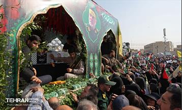 مراسم تشییع پیکر شهید سردار عباس نیلفروشان - ۱ 32