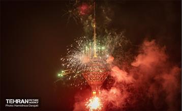 نورافشانی جشن پیروزی انقلاب اسلامی در برج میلاد 22