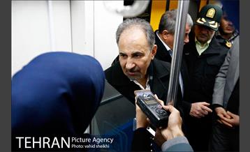 حضور شهردار تهران در راهپیمایی با مترو 22