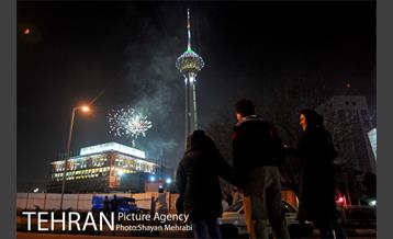 نور افشانی برج میلاد به مناسبت 22 بهمن 18