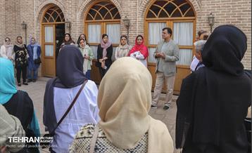 بازدید معماران از مجموعه تاریخی اتحادیه و پروژه بازآفرینی ساختمان بلدیه 43