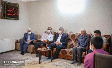 حضور شهردار تهران در منزل آتش نشان شهید مرتضی حیدری 17
