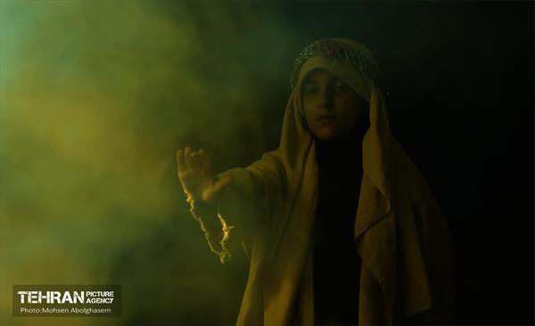 نمایش آیینی خانه ای از گل و اندوه 73