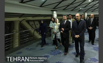 بازدید رییس مجلس ملی مجارستان ار برج میلاد تهران 8