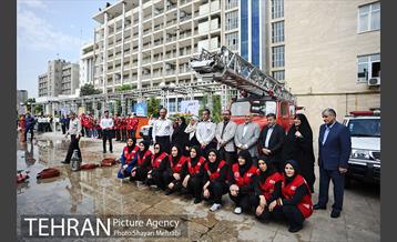 بازدید اعضای شورای اسلامی شهر از نمایشگاه آتش نشانی 38