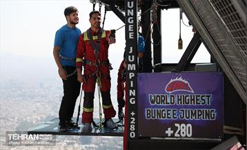 مسابقه پله‌نوردی آتش‌نشانان در برج میلاد 15