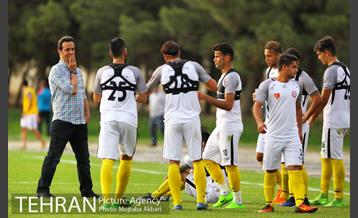 دیدار دوستانه نفت تهران - پاراگ