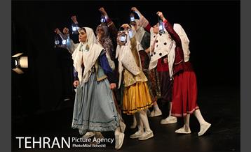 نمایش اتول سورون‎ 27