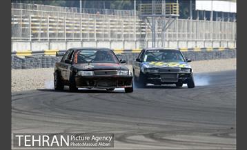 مراسم بدرقه قهرمان دریفت ایران در پیست آزادی 9