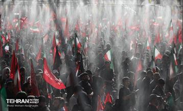 اقامه نماز بر پیکر آقای شهید ایران - 1 66