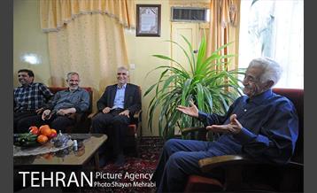 حضور شهردار تهران در منزل شهید محمدرضا امیری پری 4