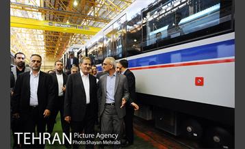 بازدید معاون اول رئیس جمهور به همراه شهردار تهران از کارخانه واگن‌سازی تهران 39