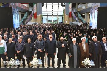 اهتزاز پرچم سبز رضوی بر فراز برج پرچم ایران 34