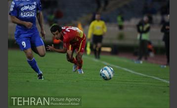 دیدار تیم های فوتبال استقلال و فولاد خوزستان