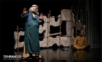 نمایش «سیب، فانوس، کشتی» 25