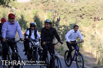 بازدید پیروز حناچی شهردار تهران از بوستان جنگلی چیتگر تا دریاچه شهدای خلیج فارس 7