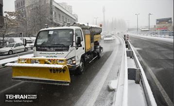 عملیات برف‌روبی در پایتخت 42