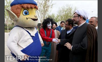 بازدید معاون فرهنگی و اجتماعی شهرداری از نمایشگاه عطر یاس 5