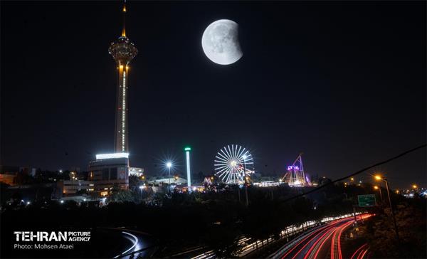 ماه خونین بر فراز تهران 2