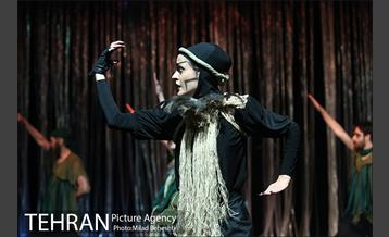 نمایش روزی می بایست می مرد‎ 7