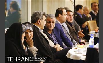 نشست صمیمانه خانواده های شهدای آتش نشان حادثه ساختمان پلاسکو با شهردار تهران 26