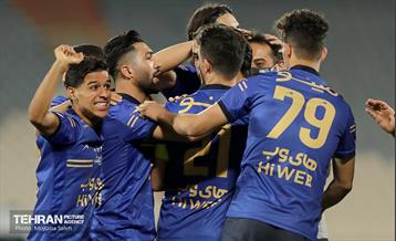 دیدار تیم‌های فوتبال استقلال و گل‌گهر 36