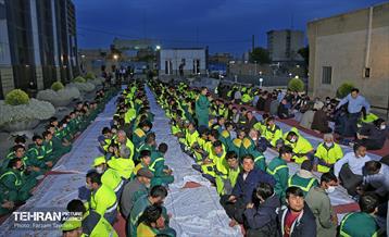 ضیافت یک هزار نفری افطار شهرداری منطقه ۵