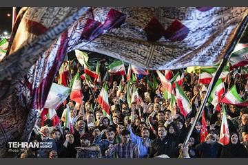 آیین بدرقه زائر اولی‌ها به‌ سوی عتبات عالیات در میدان انقلاب 19