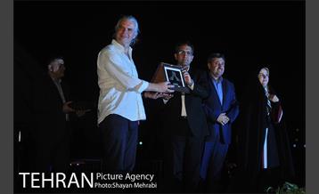 هزار توی زمان در برج آزادی 18