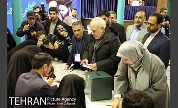 شرکت محسن هاشمی رئیس شورای اسلامی شهر تهران در انتخابات مجلس شورای اسلامی 14
