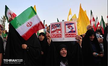 اجتماع مردمی در حمایت و تشکر از نیروهای مسلح در میدان انقلاب 22