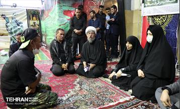 حضور شهردار منطقه هشت در مراسم عزاداری روز عاشورا