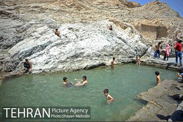 جاری‌ شدن آب در چشمه‌علی 32