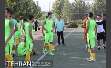 اولین تمرین تیم فوتبال نفت تهران با حضور علی کریمی