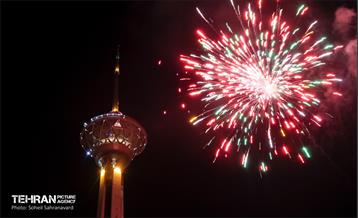 نورافشانی جشن پیروزی انقلاب اسلامی‌ در برج میلاد 4