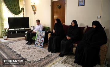 حضور شهردار تهران در منزل شهیدان الله کرمی 13